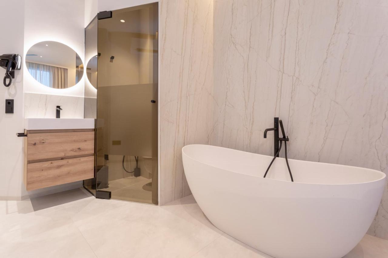 Magnificent Renovated 2Bd 2Bth Duplex With Backyard - City Centre Málaga Kültér fotó