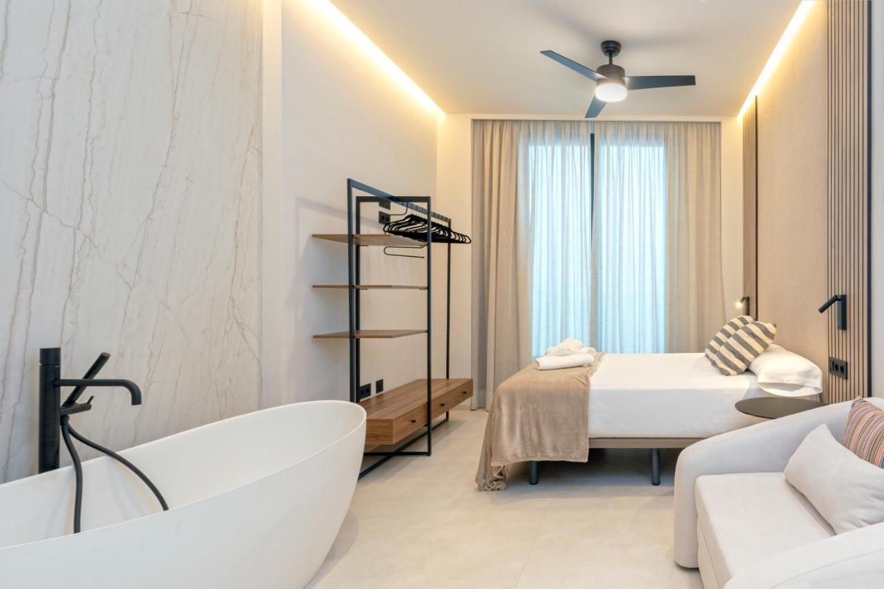 Magnificent Renovated 2Bd 2Bth Duplex With Backyard - City Centre Málaga Kültér fotó